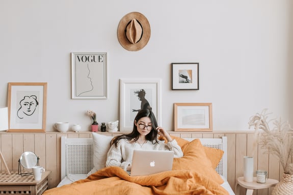 BOES_Woman_E-Mail_Markting_Blog_Posting